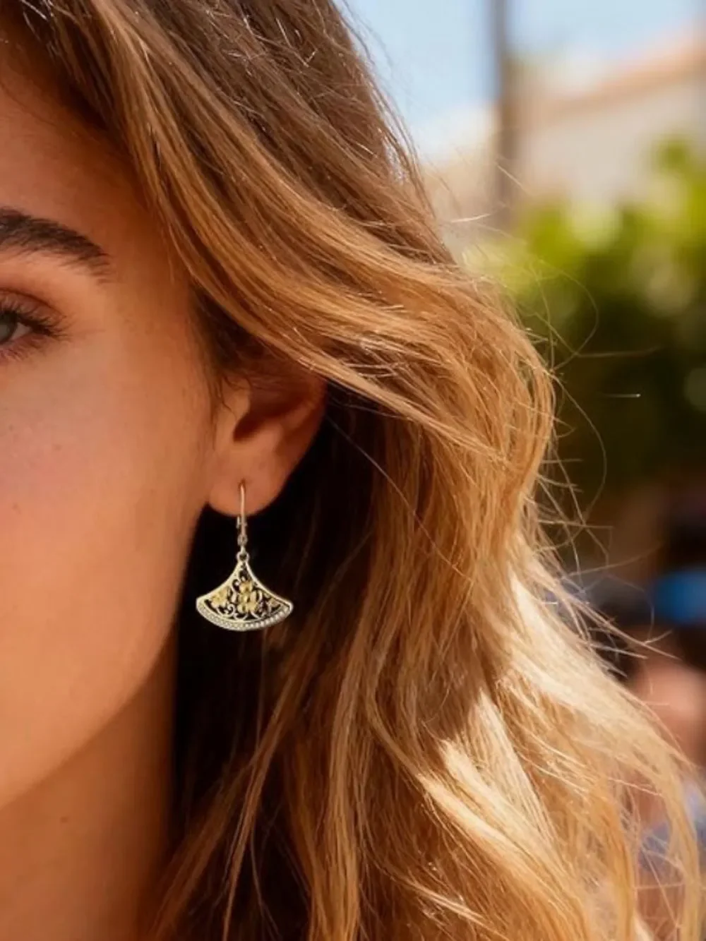 N/A elegant gold